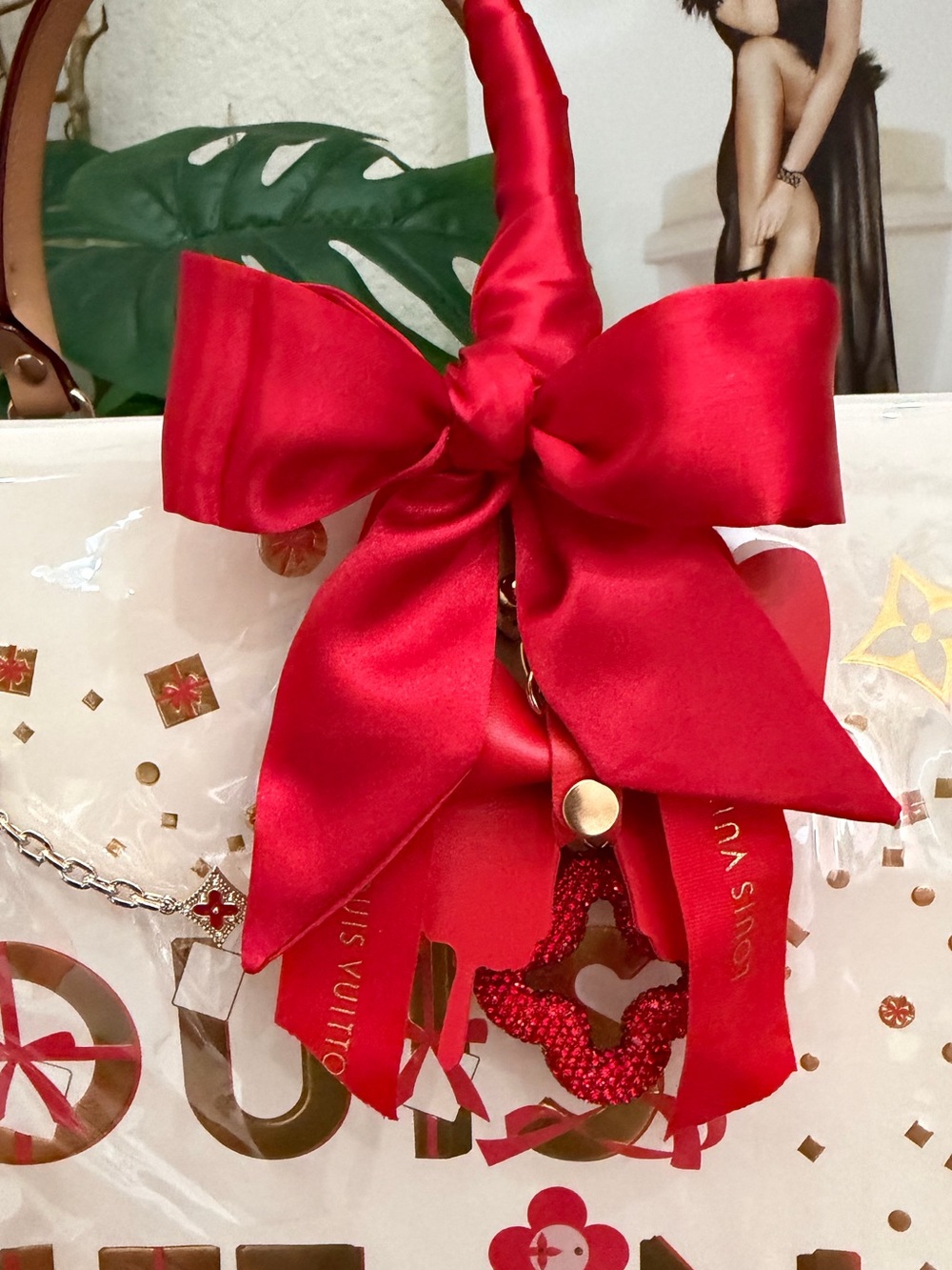 ♥️🤍♥️Louis Vuitton XL Holiday Gift Bag Tote♥️🤍♥️ - Picture 3 of 7